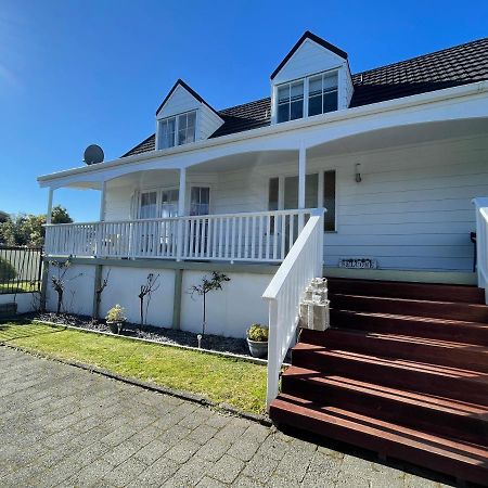 2Mins To Lakefront Family Retreat Taupo Bagian luar foto