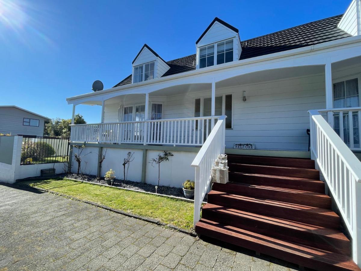 2Mins To Lakefront Family Retreat Taupo Bagian luar foto